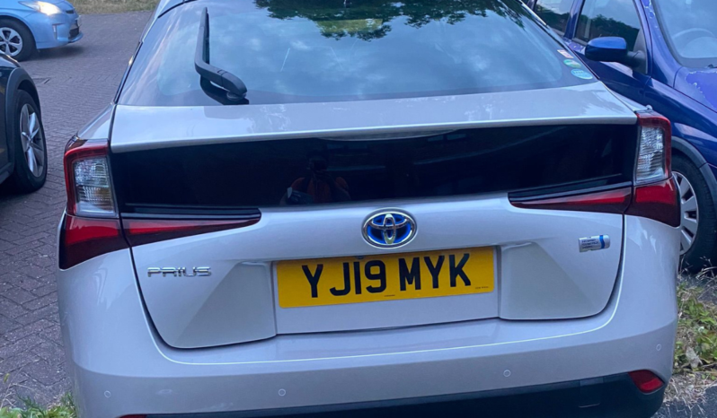 
								Toyota Prius silver 2019 full									