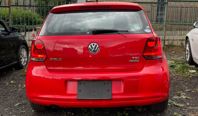 
								Volkswagen Polo Red 2014 full									