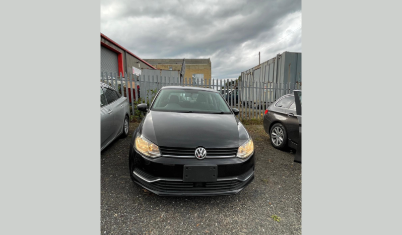 
								Volkswagen Polo Black 2015 full									