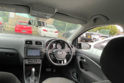 
										Volkswagen Polo Black 2015 full									