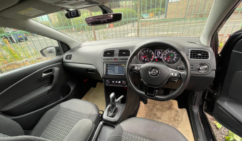 
								Volkswagen Polo Black full									